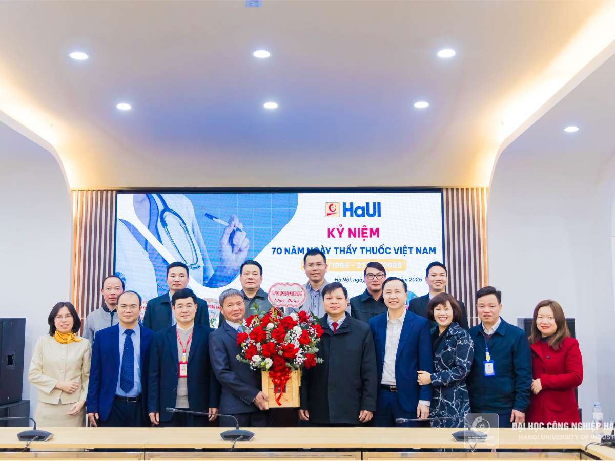 70 Years of Vietnamese Doctors' Day: HaUI Honors the Contributions of the Medical Staff