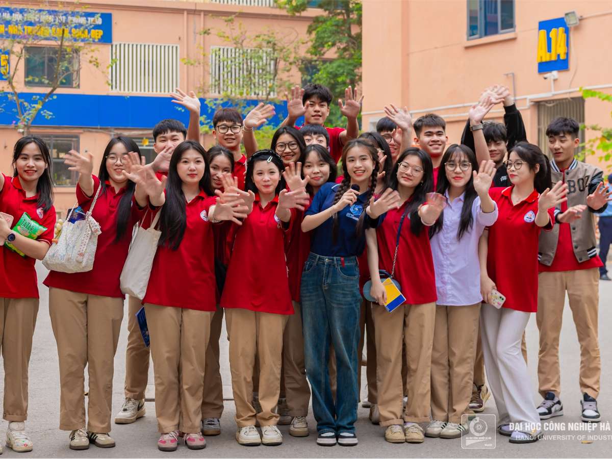 HaUI welcomes over 1,000 high school students for career exploration and orientation