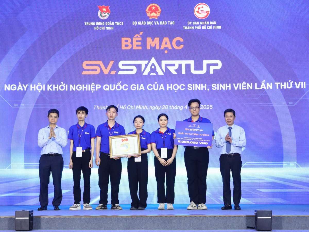 HaUI students shine at National Olympiad and Startup Day 2025