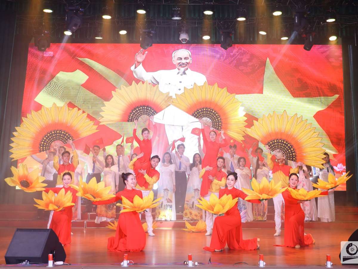 A night of pride and aspiration: HaUI's special art performance honors national milestones