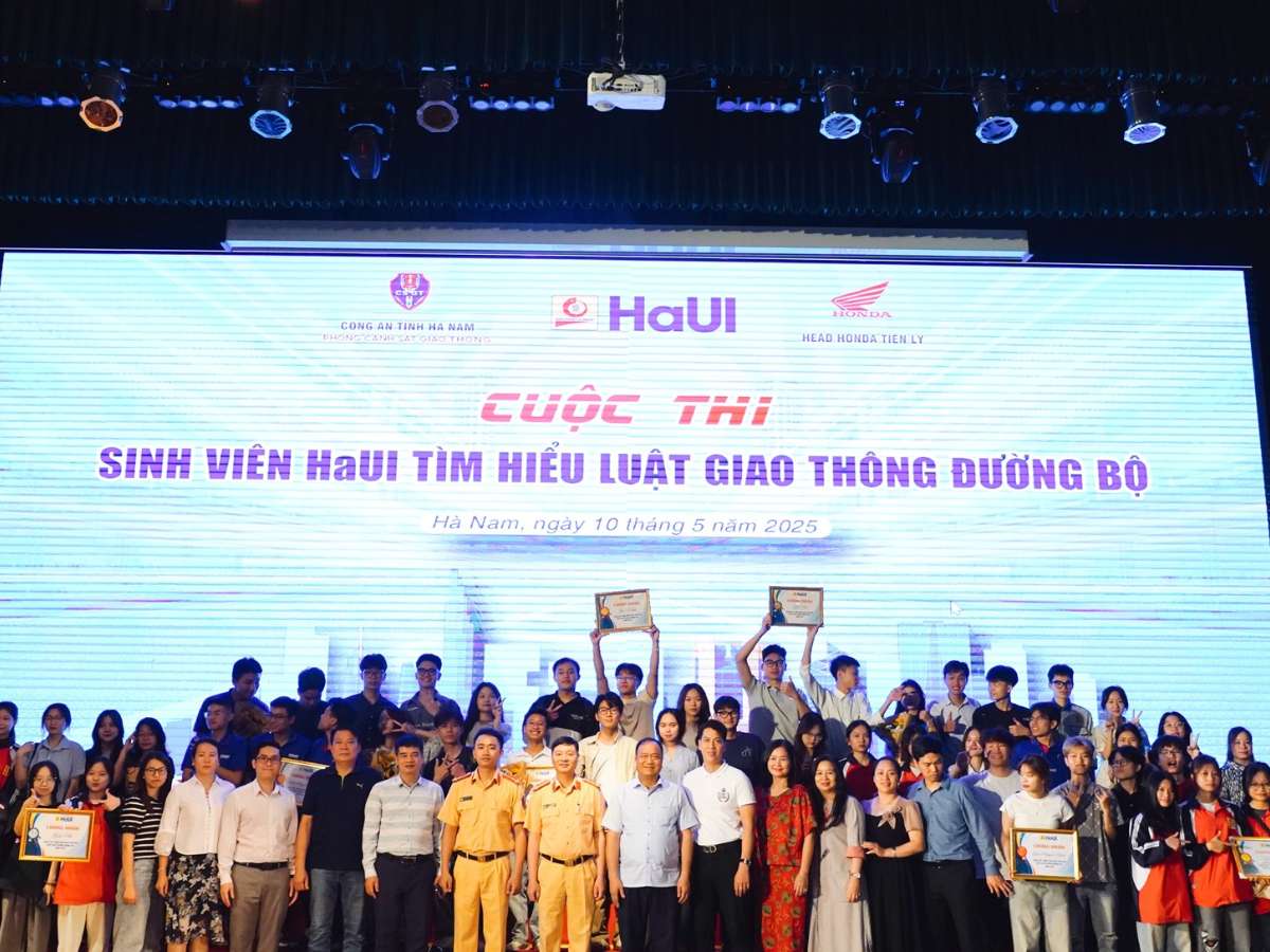 HaUI students spread traffic safety culture through engaging activities