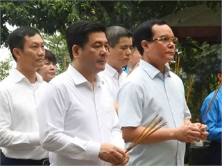 Chủ tịch Tổng Liên đoàn Lao động Việt Nam dâng hương tại Đền Hùng