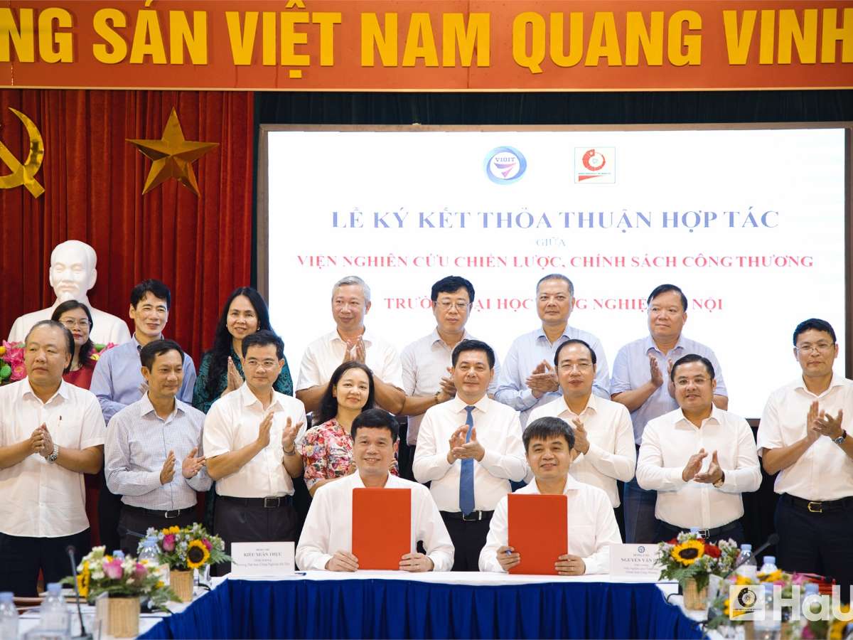 HaUI signs cooperation agreement with Vietnam Institute of Strategy and Policy for Industry and Trade