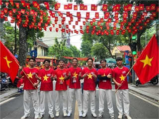 HaUI students make their mark at A80: Spreading patriotism and community spirit