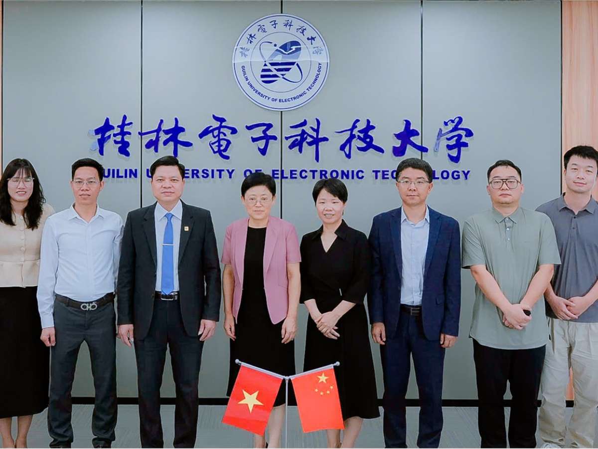 HaUI expands international learning opportunities for students in China