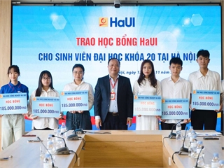 HaUI awards nearly 9.5 billion VND in scholarships to first-year students
