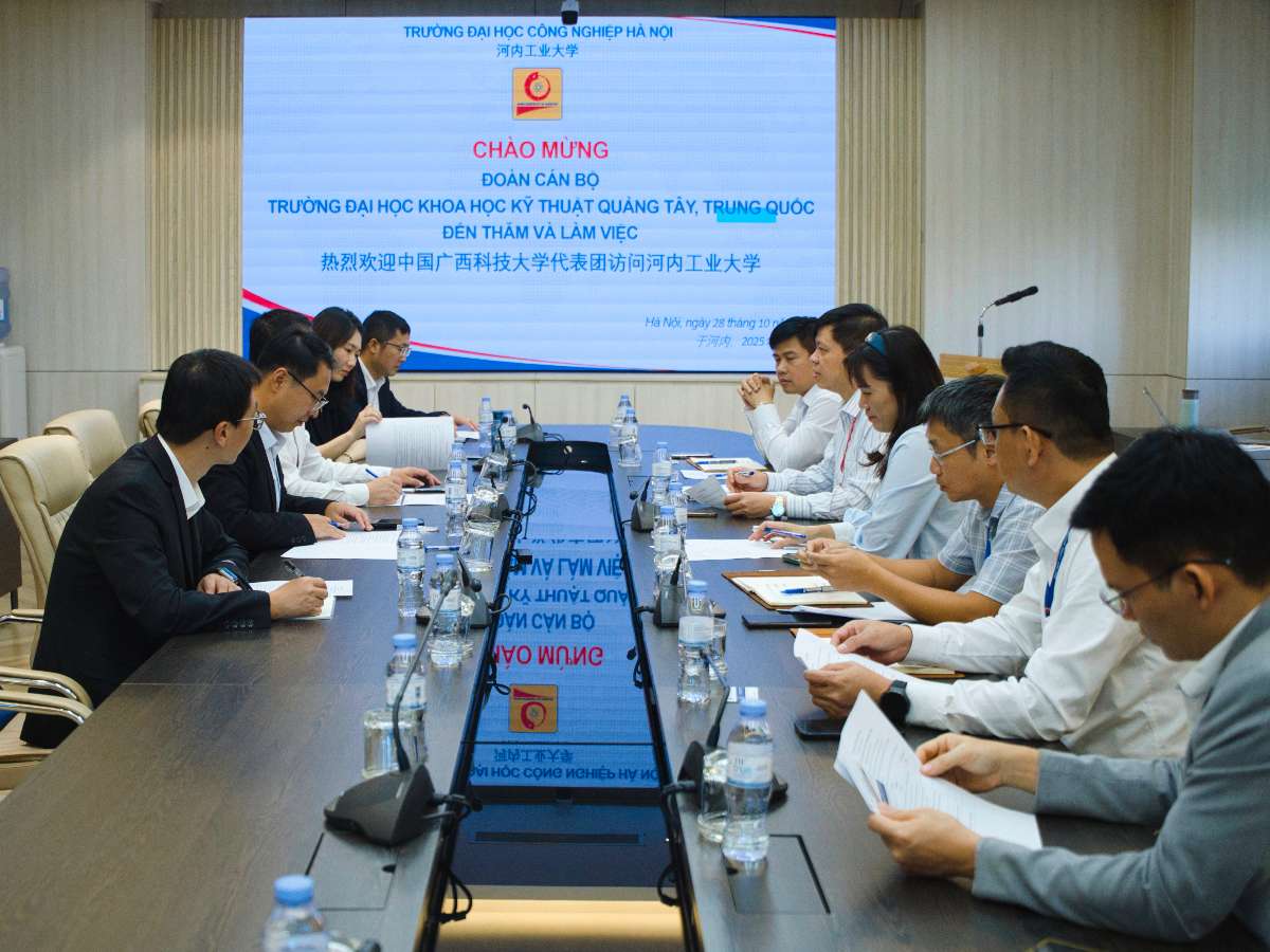 HaUI đẩy mạnh hợp tác quốc tế về đào tạo công nghệ ô tô năng lượng mới