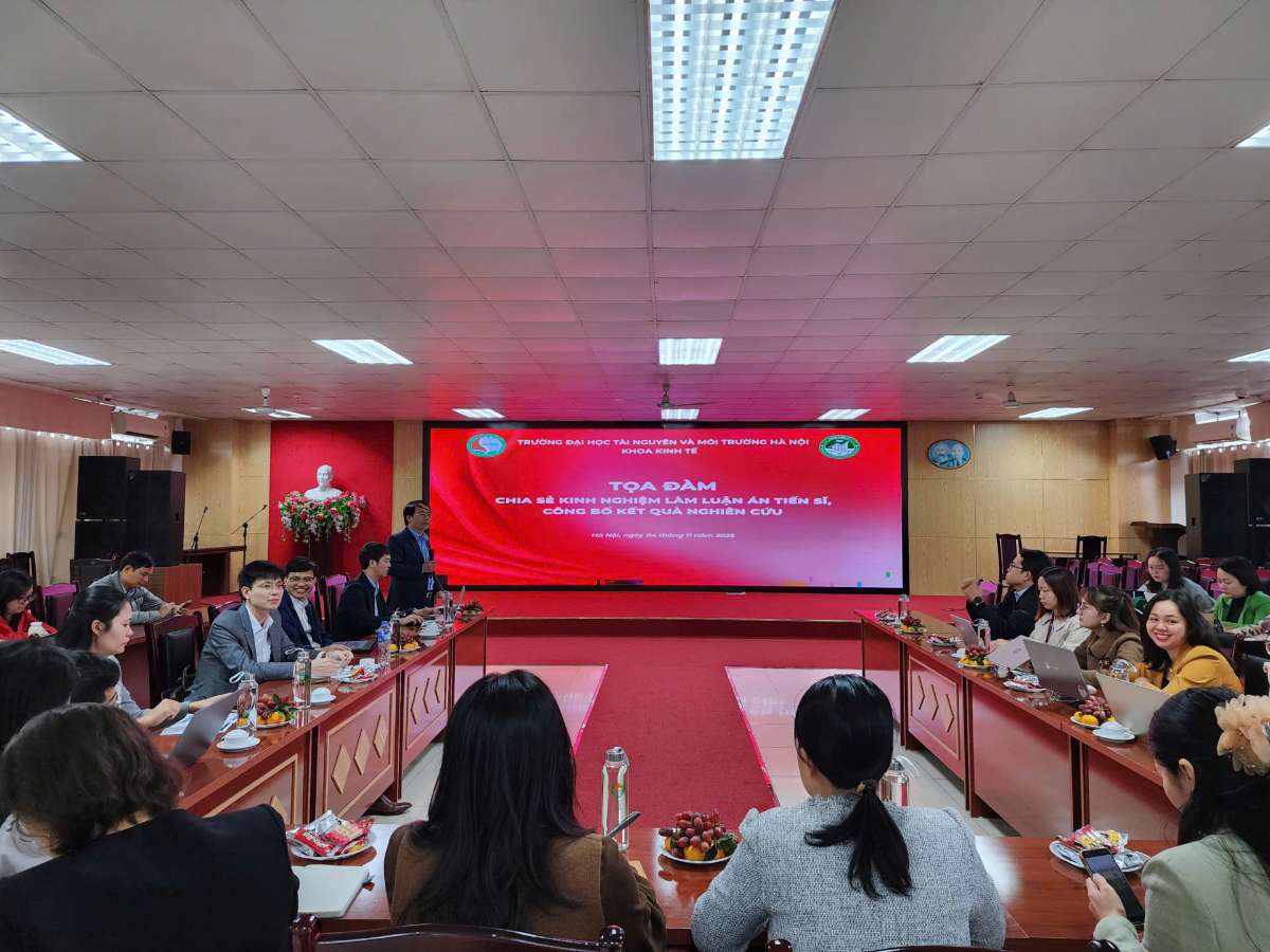 [hunre] Tọa đàm chia sẻ kinh nghiệm làm luận án tiến sĩ và công bố kết quả nghiên cứu khoa học