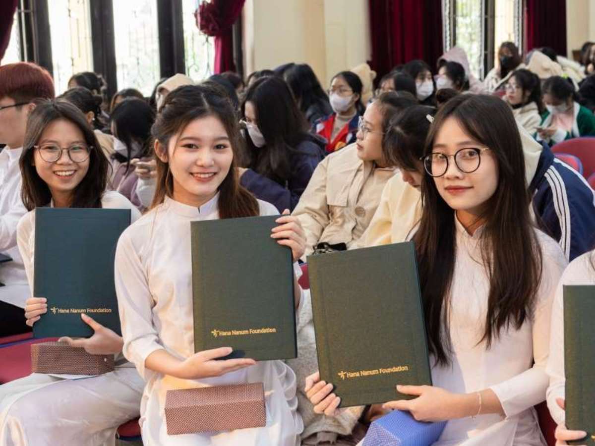 Tổ chức trao học bổng HaUI cho sinh viên đại học khóa 20 tại Hà Nội