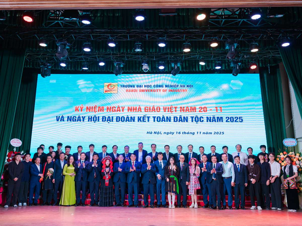 Phó Chủ tịch Thường trực Quốc hội Đỗ Văn Chiến dự Ngày hội Đại đoàn kết toàn dân tộc và Kỷ niệm Ngày Nhà giáo Việt Nam tại Trường Đại học Công nghiệp Hà Nội