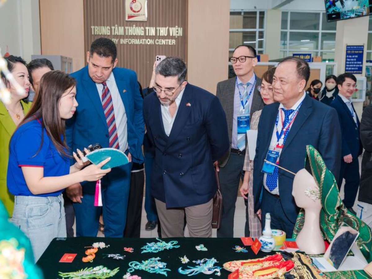 [congthuong] HaUI lan tỏa tinh thần khởi nghiệp từ tri thức