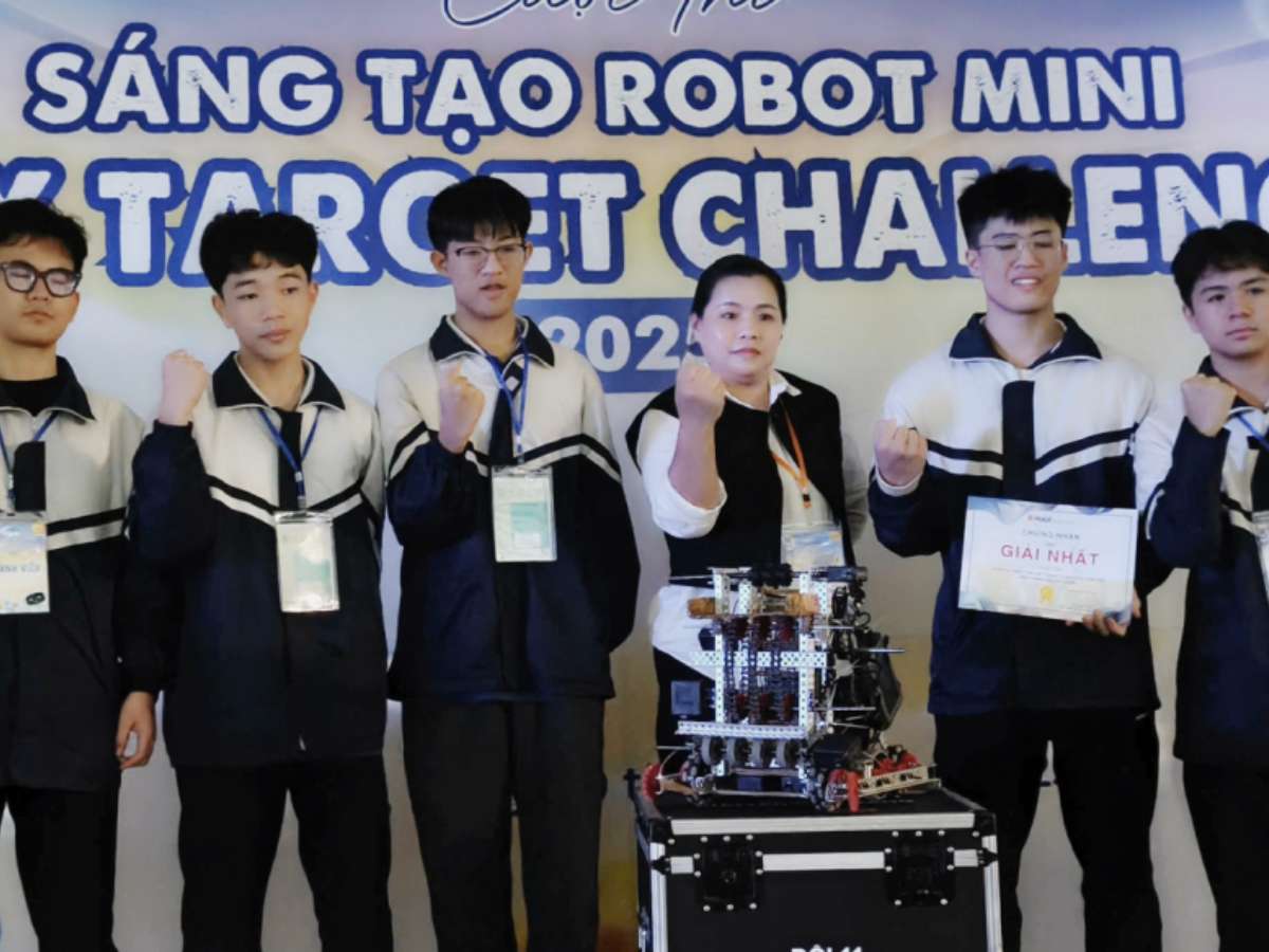 [baocaobang] Trường THPT Chuyên Cao Bằng giành giải Nhất Cuộc thi Sáng tạo Robot mini - Sky Target Challenge 2025
