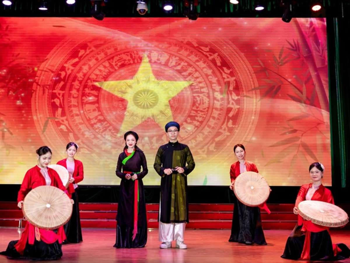 [baovanhoa] Sinh viên đưa văn hóa truyền thống bước vào tương lai du lịch xanh