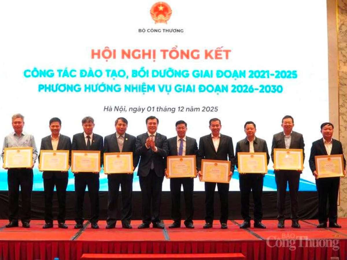 [baokiemtoan] Vinh danh các tập thể, cá nhân tiêu biểu trong lĩnh vực giáo dục