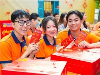 [doisongphapluat] Nhiều trường đại học chi tiền tỷ lì xì sinh viên dịp Tết Nguyên đán Bính Ngọ