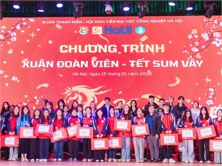 [nguoiduatin] Hàng nghìn sinh viên được lì xì, tặng vé xe về quê dịp Tết