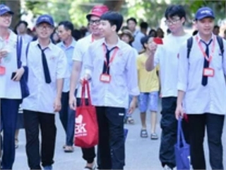 [suckhoedoisong] Loạt trường đại học 'mạnh tay' lì xì cho sinh viên dịp Tết Bính Ngọ