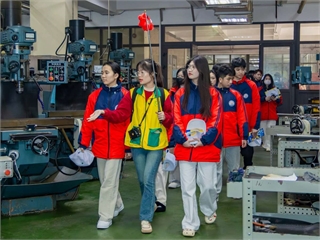 Experiencing University life helps Dinh Lap High School students shape their future paths