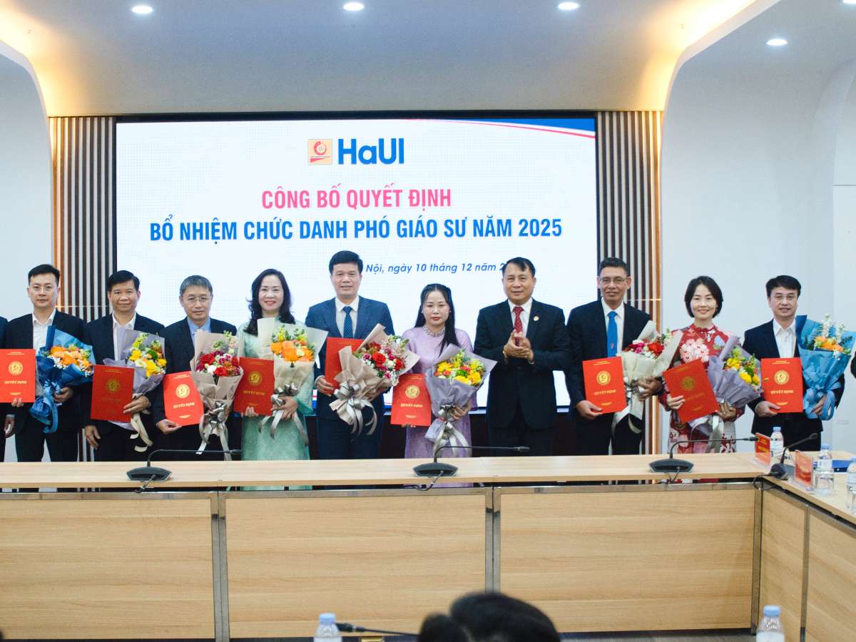 Tôn vinh 11 Phó giáo sư năm 2025, Đại học Công nghiệp Hà Nội khẳng định tầm vóc đại học đổi mới sáng tạo