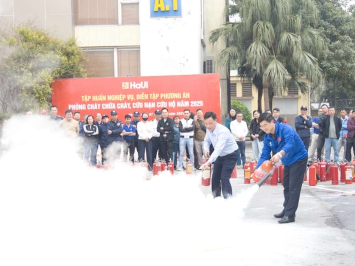 [suckhoedoisong] HaUI đẩy mạnh chủ động phòng ngừa, coi PCCC là nhiệm vụ tiên quyết