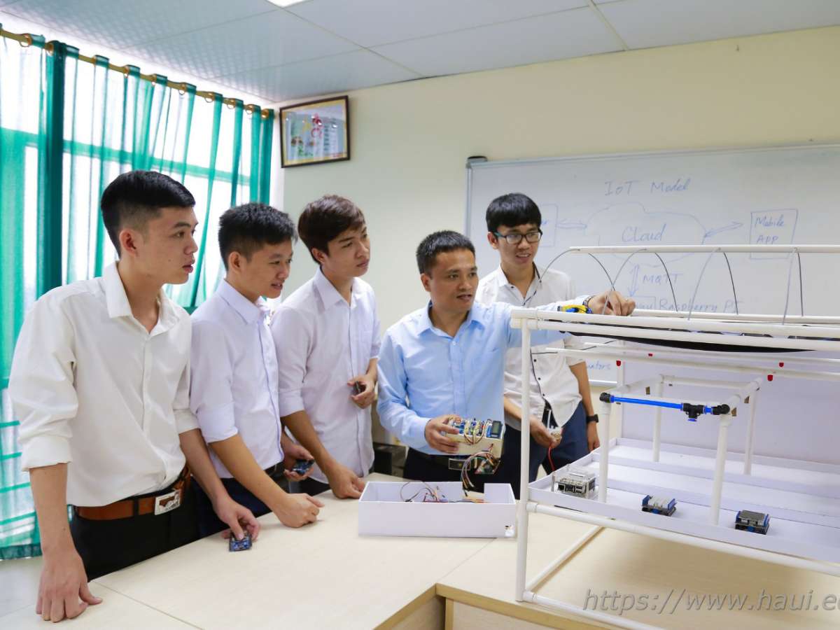 Tập huấn công tác triển khai thực hiện nhiệm vụ KHCN và hoạt động nhóm nghiên cứu tại Đại học Công nghiệp Hà Nội