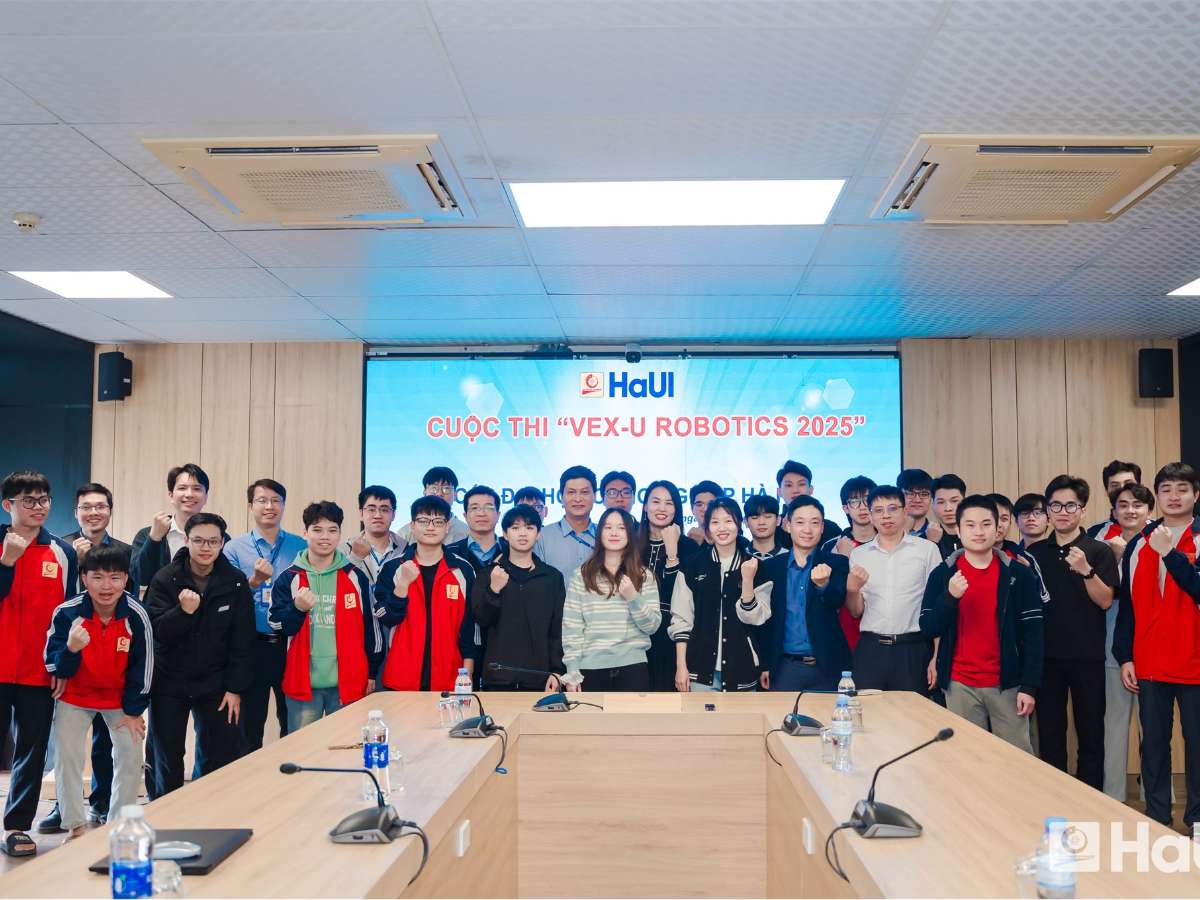 HaUI VEX-U ROBOTIC 2025: SMAE3 takes the crown and heads to National round in Thailand