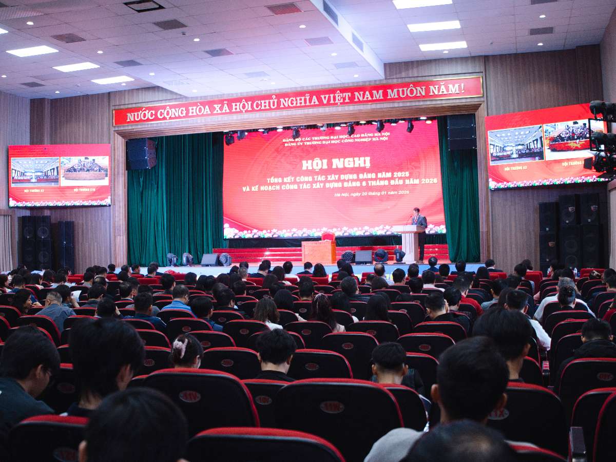 Trao tặng Huy hiệu 40, 30 năm tuổi Đảng; trao Giấy khen cho đảng viên “Hoàn thành xuất sắc nhiệm vụ” 5 năm liền 2021-2025 và tổ chức Hội nghị tổng kết công tác Đảng năm 2025