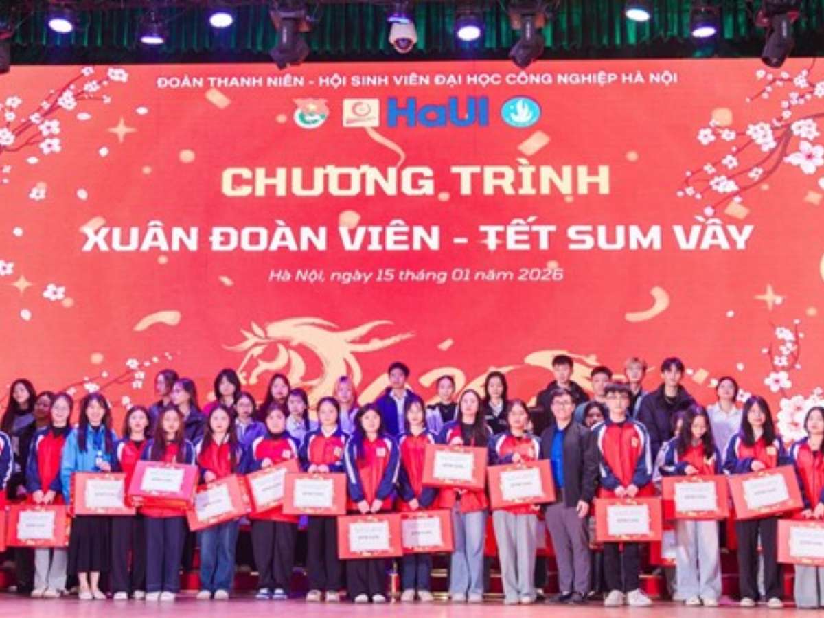 [nguoiduatin] Hàng nghìn sinh viên được lì xì, tặng vé xe về quê dịp Tết