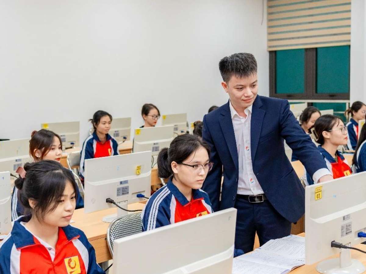 Triển khai cung cấp bản quyền và đào tạo, hướng dẫn sử dụng Microsoft Office 365 cho viên chức, người lao động và người học Đại học Công nghiệp Hà Nội