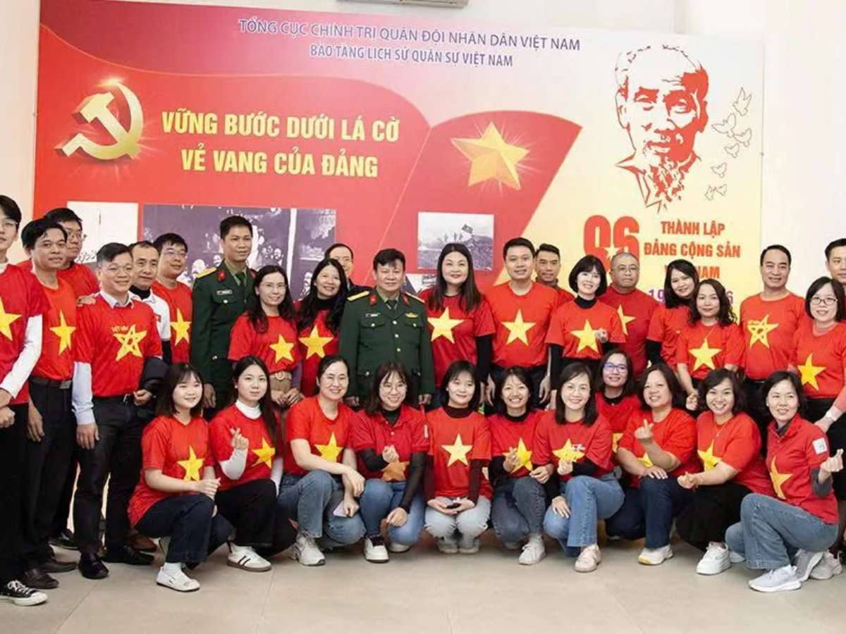 [cuuchienbinh] Sôi nổi Chương trình “Vững bước dưới lá cờ vẻ vang của Đảng” tại Bảo tàng Lịch sử Quân sự Việt Nam