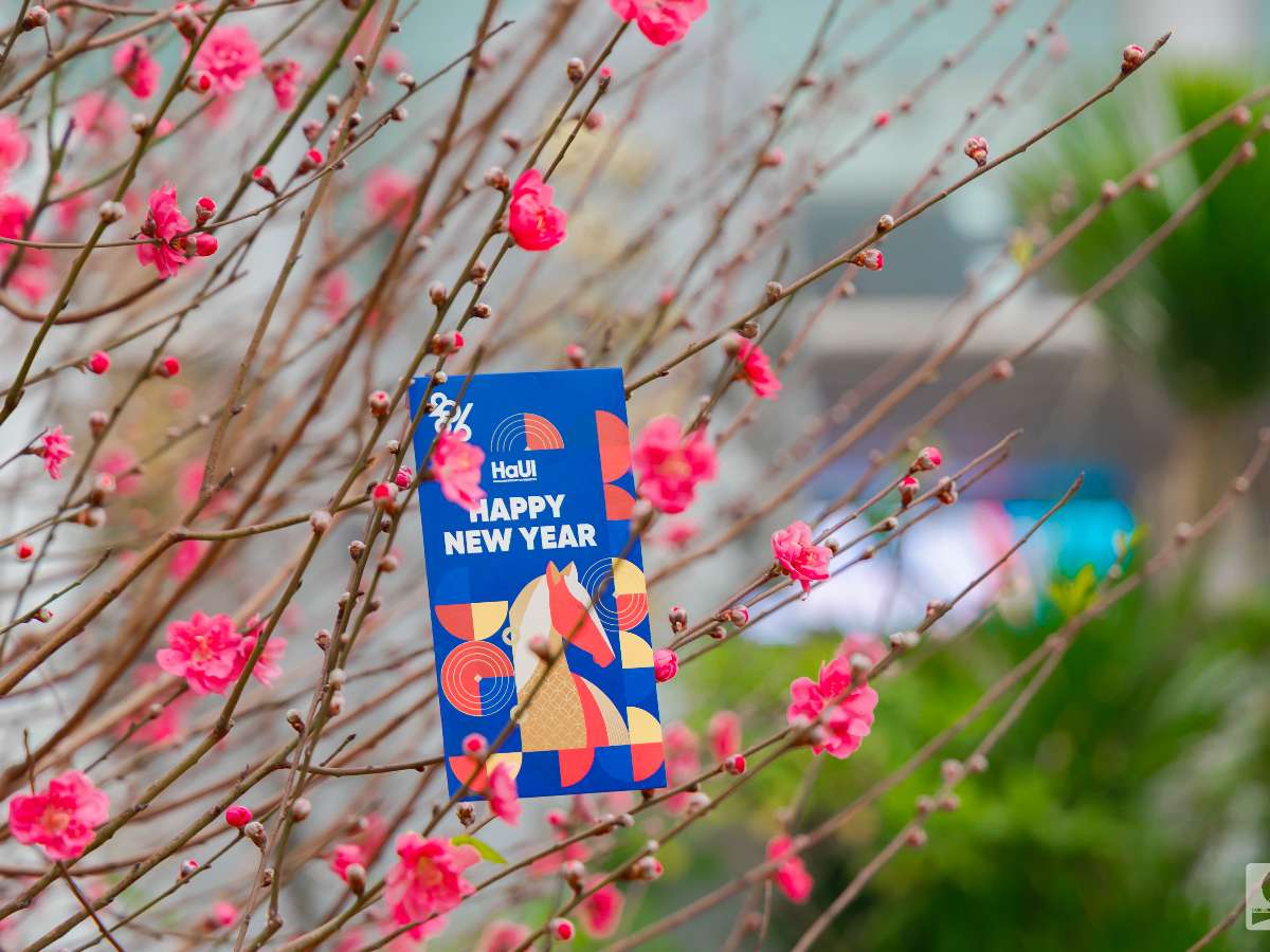 Vị thế mới, khí thế mới: Bản hòa ca Xuân ấm áp gõ cửa Đại học Công nghiệp Hà Nội