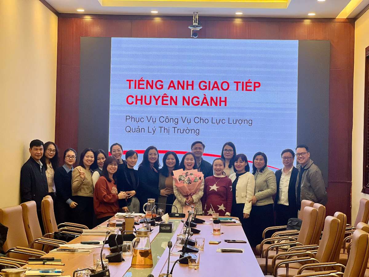 [dms] Bế giảng Lớp bồi dưỡng Tiếng Anh phục vụ công vụ cho công chức Bộ Công Thương