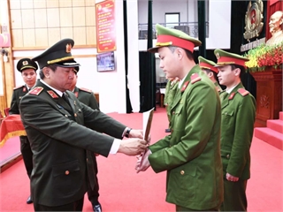 [cand] Hành trình viết tiếp ước mơ - Từ chiến sĩ nghĩa vụ thành chiến sĩ CAND