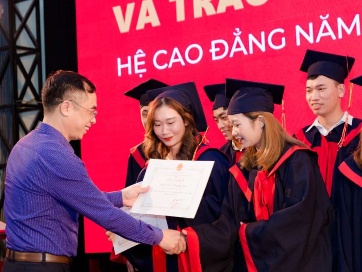 Tổ chức Lễ tốt nghiệp và trao bằng cho sinh viên hệ Cao đẳng năm 2026