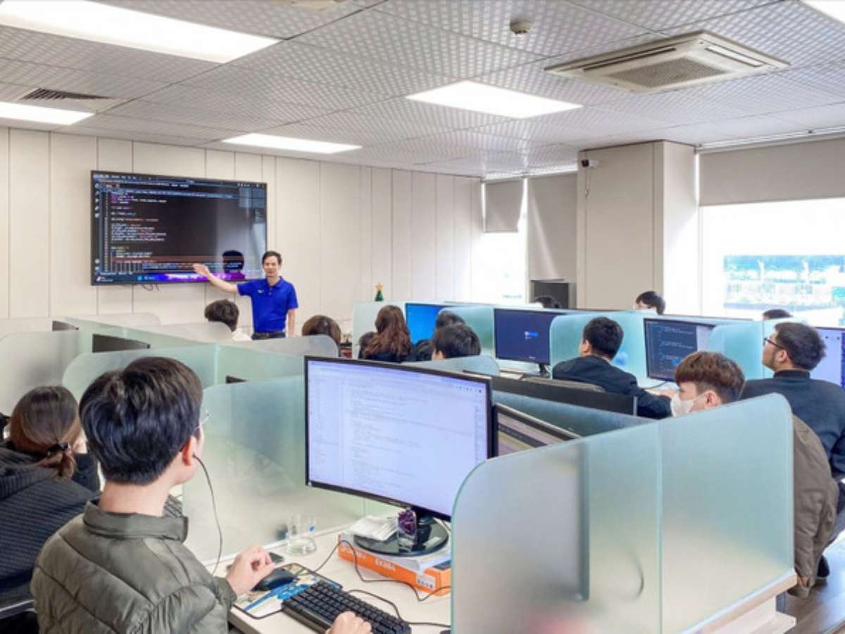 [giaoduc] Nhiều trường đào tạo ngành Công nghệ thông tin: So sánh chỉ tiêu, điểm chuẩn và học phí