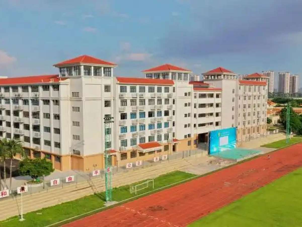 Tổ chức gặp mặt học sinh Trường Hoa Kiều Quảng Tây, Trung Quốc