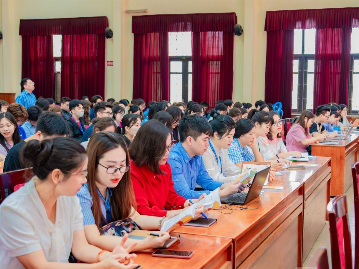 Tổ chức lớp “Bồi dưỡng lý luận chính trị dành cho đảng viên mới" năm 2026