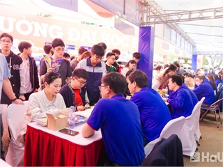 Phục vụ cộng đồng và tư vấn tuyển sinh tại Phú Thọ