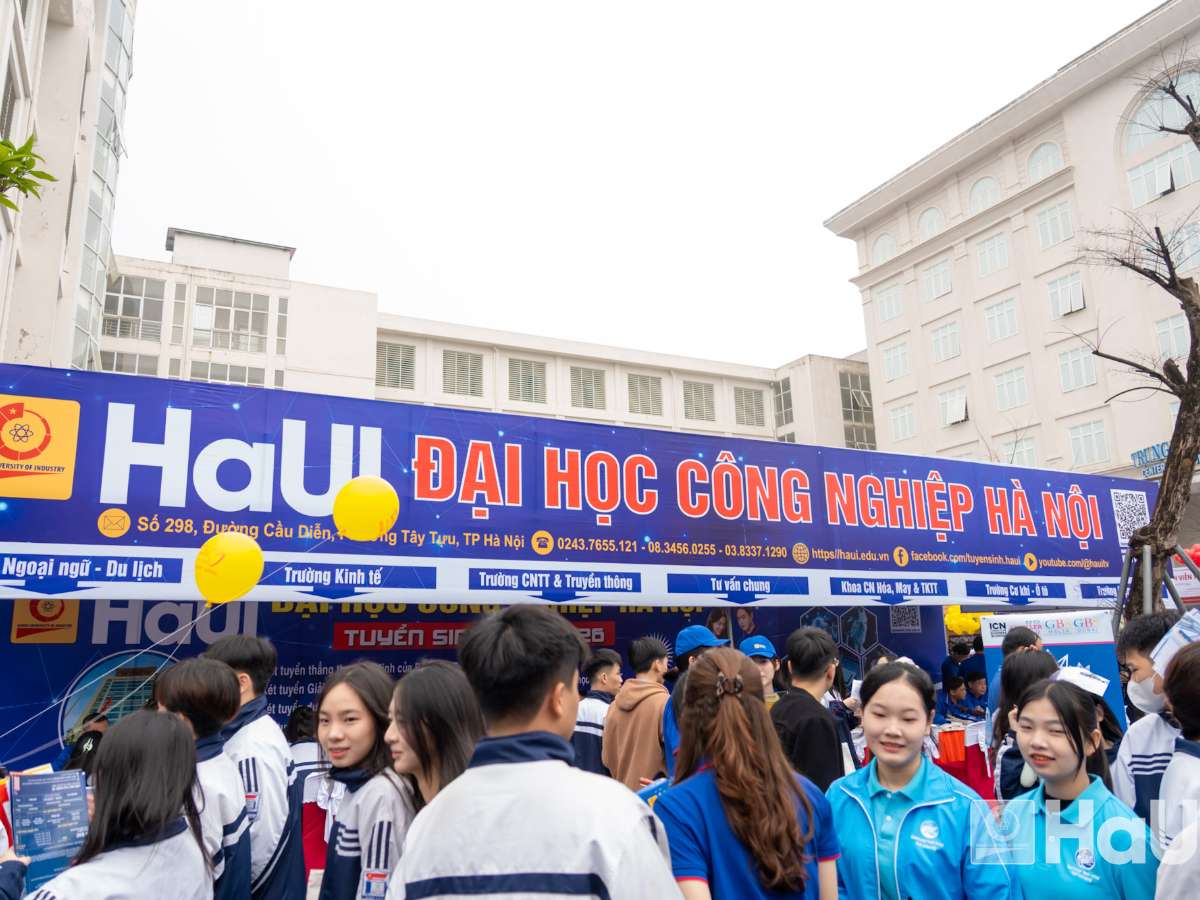 Empowering future choices: HaUI provides admissions guidance in Nghe An and Thanh Hoa