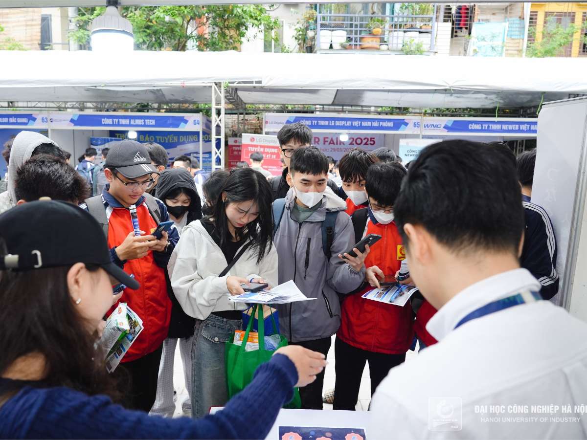 Tổ chức Hội thảo việc làm và tuyển dụng trực tiếp của Công ty TNHH New Wing Interconnect Technology (Bắc Giang)