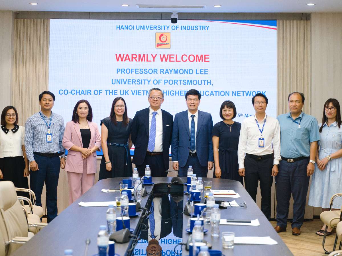 Đại học Công nghiệp Hà Nội và Đại học Portsmouth (Anh Quốc) mở rộng không gian hợp tác nghiên cứu học thuật
