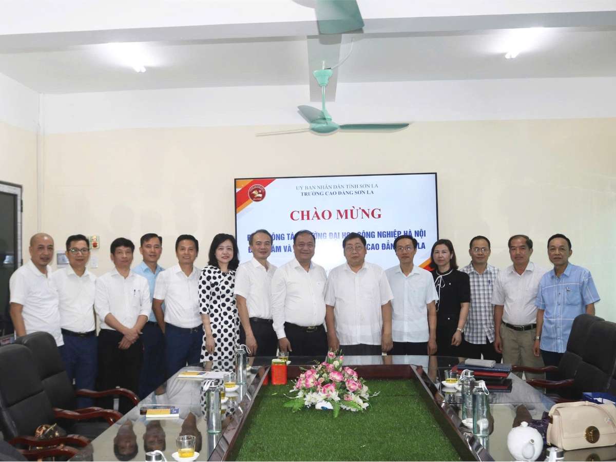 Hanoi University of Industry and Son La College strengthen cooperation in education, research, and digital transformation