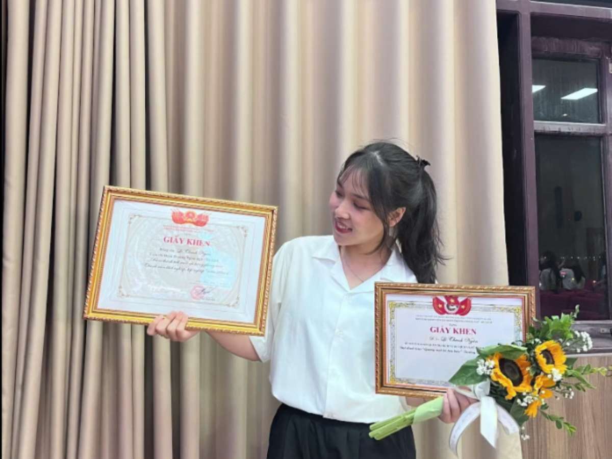 [svvn] Cô 'Sinh viên 5 tốt' và hành trình bứt phá trong cuộc đua 'hồ sơ trải nghiệm'