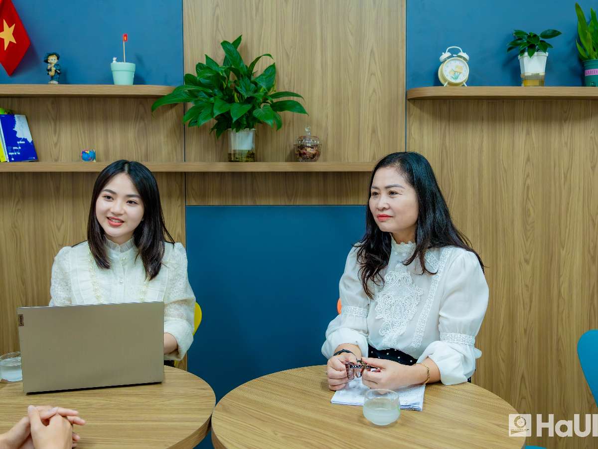 [danviet] Sinh viên HaUI cởi mở gỡ bỏ áp lực: “Các bạn không yếu đuối, chỉ là đã mạnh mẽ quá lâu”
