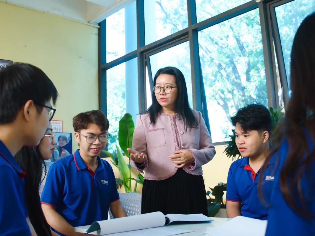 [daibieunhandan] Thực hiện quốc tế hóa giáo dục: Đại học Công nghiệp Hà Nội triển khai 15 chương trình đào tạo bằng tiếng Anh