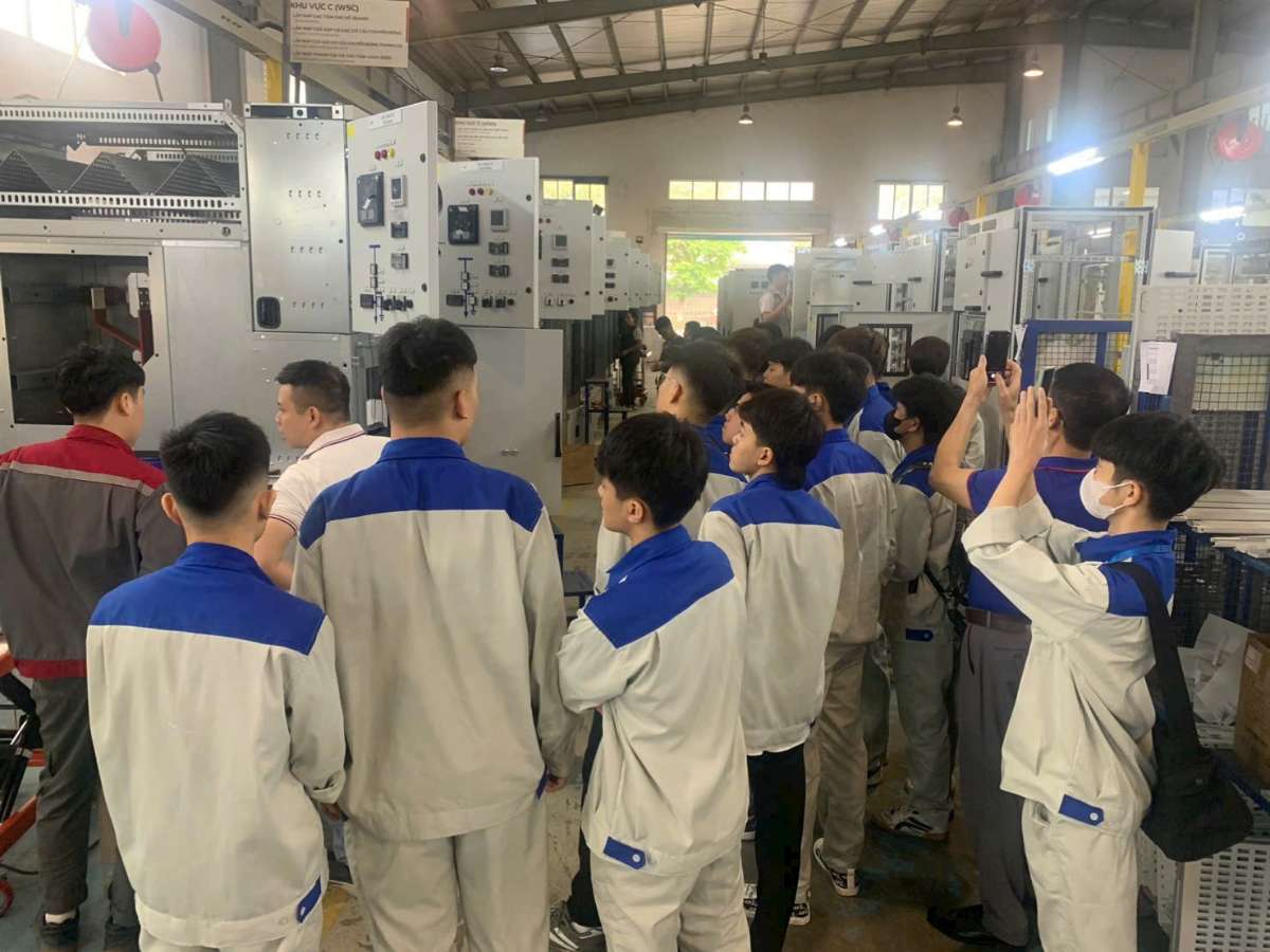 [diendandoanhnghiep] Tăng trưởng nhanh, ngành điện - điện tử tăng tốc tuyển nhân sự