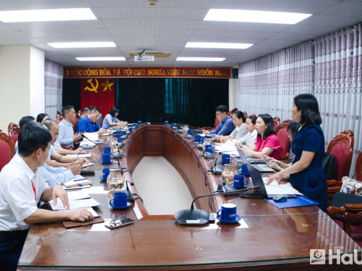 [vietnam] HaUI làm việc với đoàn giám sát y tế thành phố: Ưu tiên môi trường học đường an toàn cho hơn 30.000 người học