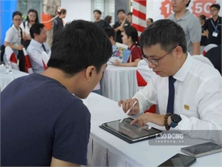 [laodong] Lượng tìm kiếm về điểm chuẩn và đăng ký nguyện vọng tăng mạnh