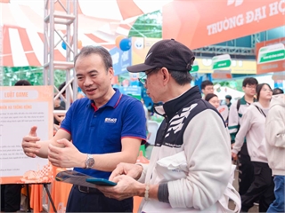 [congluan] Phụ huynh 'đau đầu' với học phí đại học 2026, có ngành lên tới 180 triệu đồng/năm