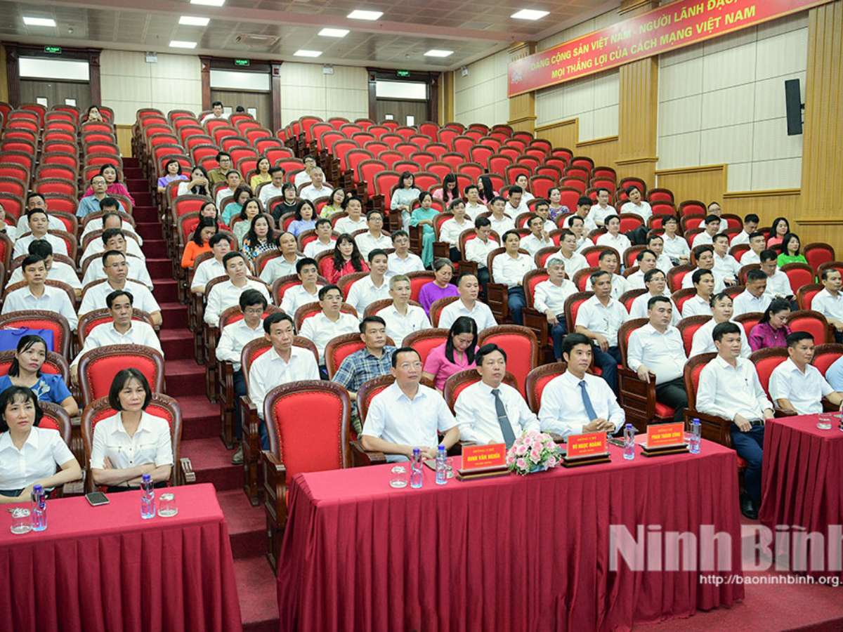 [baoninhbinh] Bế giảng Lớp Trung cấp lý luận chính trị NKH01-25 hệ không tập trung, khóa học 2025-2026